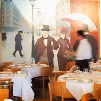 A photo of Bistrot Lepic & Wine Bar restaurant