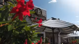 Foto von Hazelwood Food & Drink - Tonka Bay Restaurant
