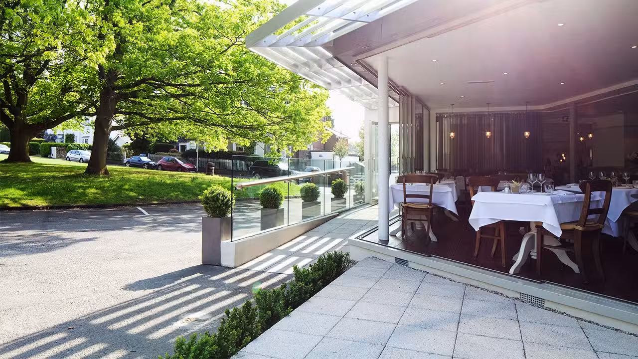 Buitenkant - The Vine Restaurant, Sevenoaks, 