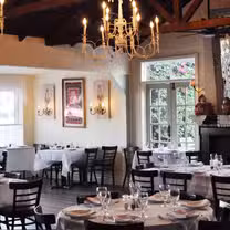 Foto von Traktir - Tarzana Restaurant