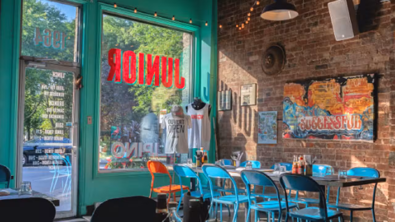 Interior - Junior, Montreal, QC