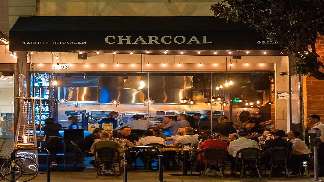 Binnenkant - Charcoal Grill & Bar, Los Angeles, CA