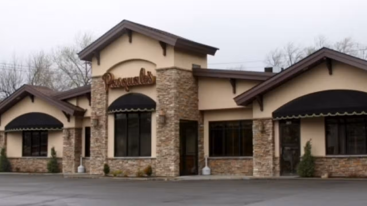Binnenkant - Pasquale's Italian Restaurant-East Aurora, East Aurora, NY