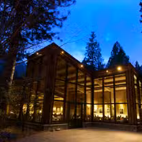 Foto von Yosemite Valley Lodge Mountain Room Restaurant