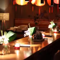 Una foto del restaurante me and all lounge