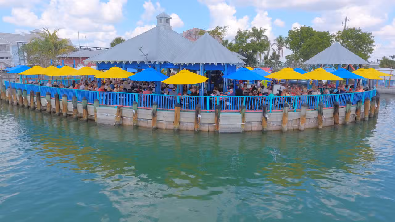 Buitenkant - Island Gypsy Cafe & Marina Bar, Naples, FL