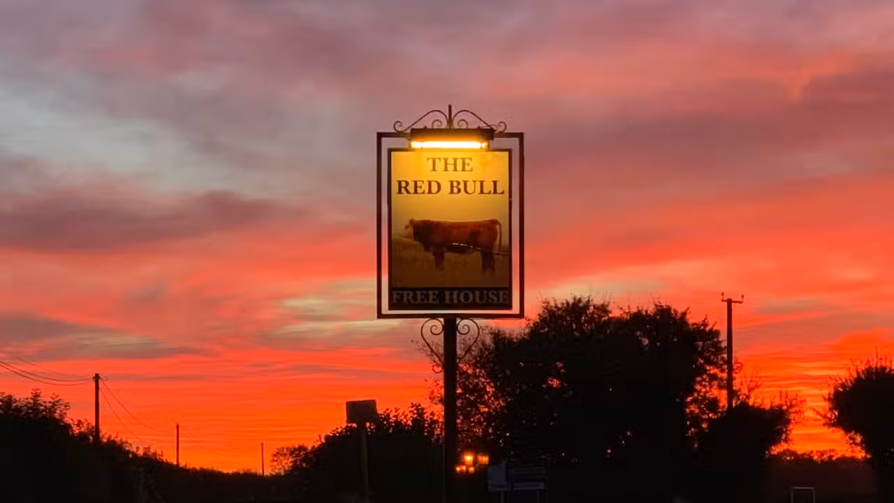 Buitenkant - The Red Bull, Malmesbury, Wiltshire