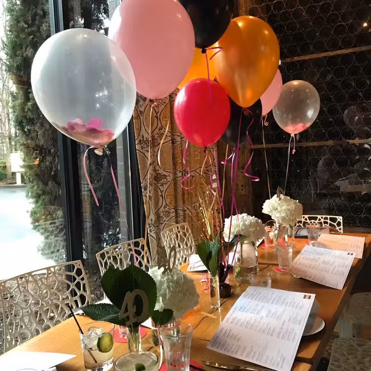 Interior - Made Kitchen & Cocktails, Alpharetta, GA
