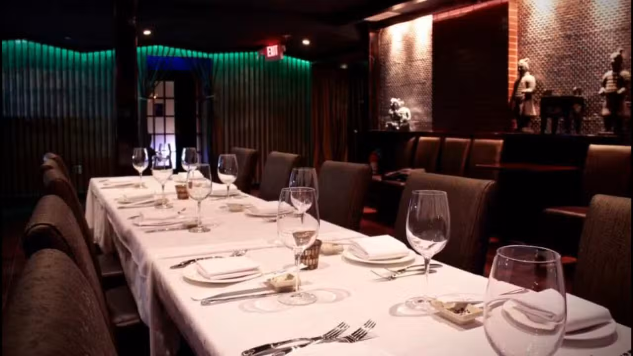Interior - Sweet Mandarin Rest. - Permanently Closed, Glen Cove, NY