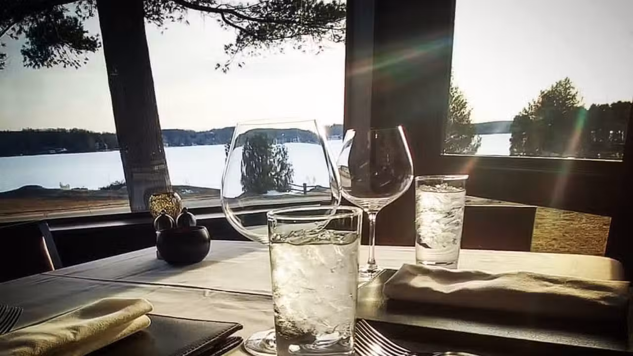 Screenshot ----- - Walloon Lake Inn, Walloon Lake, MI