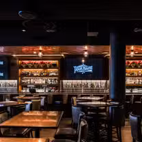 A photo of Old Town Pour House - Oak Brook restaurant