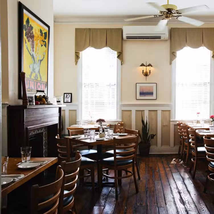 Binnenkant - Cru Cafe, Charleston, SC