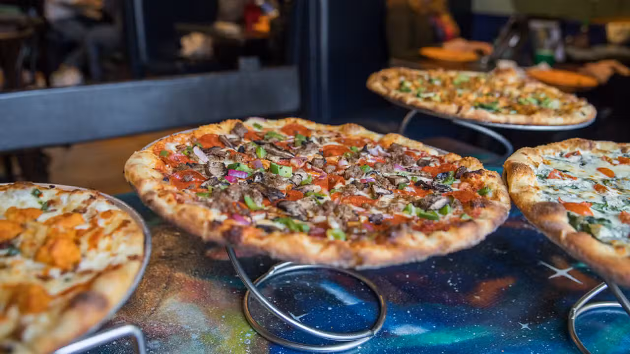 Food - Flying Saucer Pizza Company, Salem, MA
