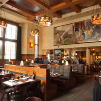 A photo of Hudson's Bar & Grill The Heathman Lodge restaurant