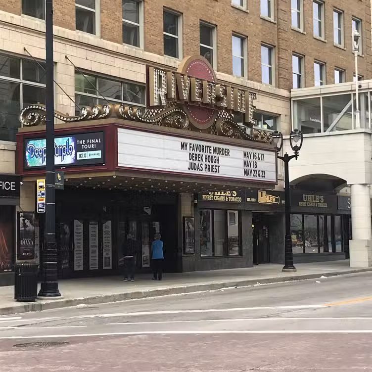 Buitenkant - Pier 106 - Permanently Closed, Milwaukee, WI