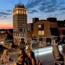 Una foto del restaurante Altana Rooftop Lounge