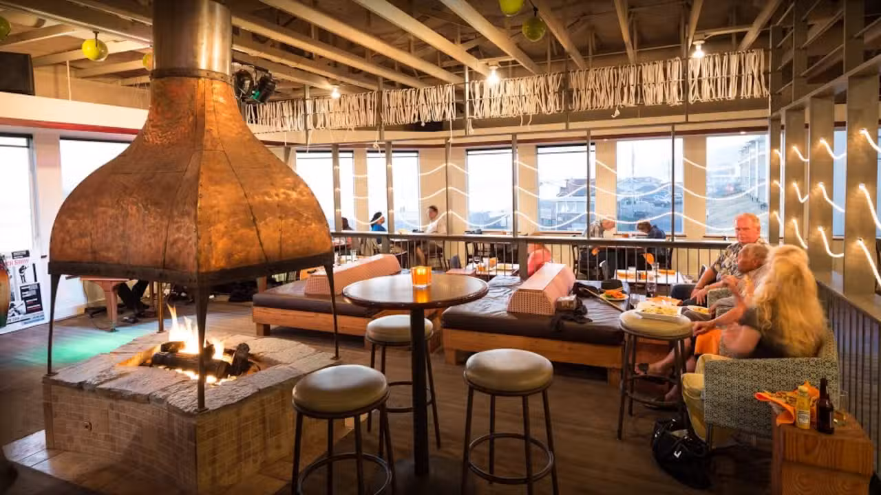 Binnenkant - MIST Restaurant & Lounge, Lincoln City, OR