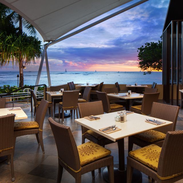 Kai Market buffet restaurant at Sheraton Waikiki Beach Resort offering breakfast and dinner variety for families in Honolulu