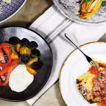 Una foto del restaurante The Fancy Fork at Farmer J