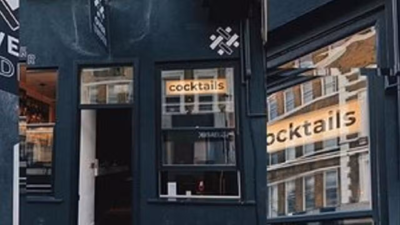 Buitenkant - Over Under Earls Court, London, 