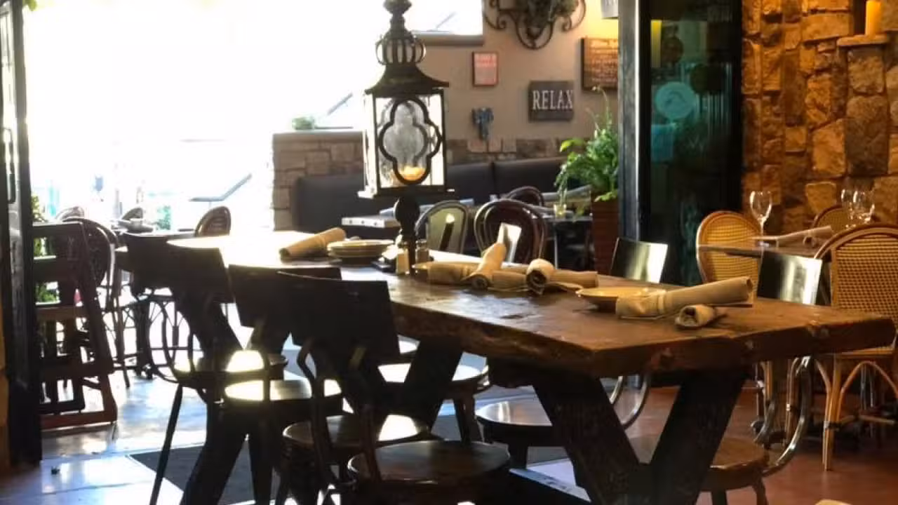 Binnenkant - Luigi's HB Restaurant, Huntington Beach, CA