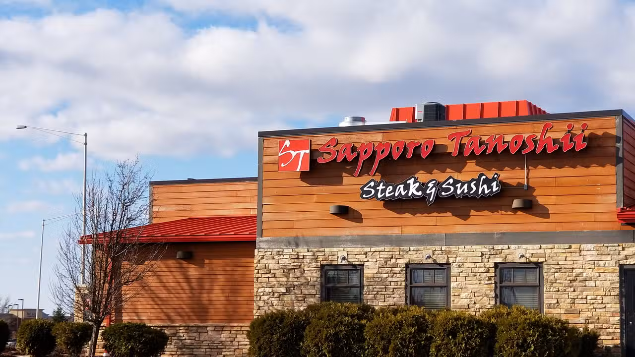 Sapporo Tanoshii Japanese Steak & Sushi, Algonquin, IL