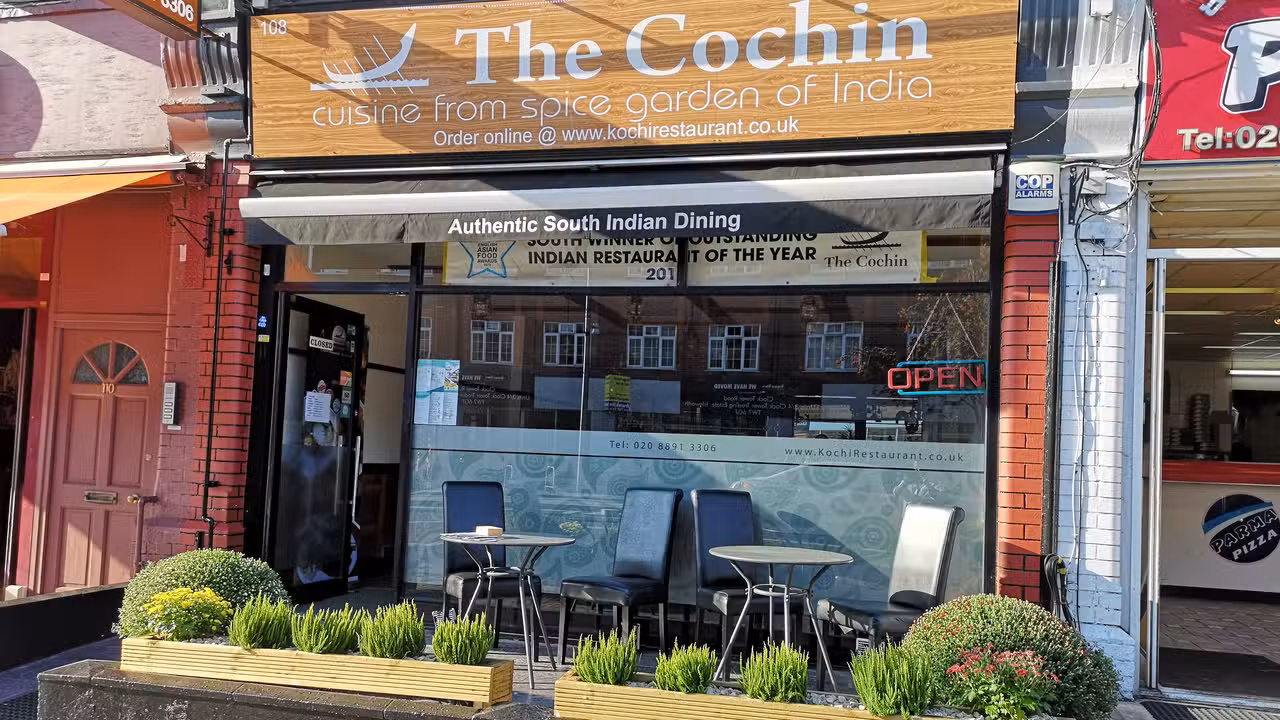 Buitenkant - The Cochin - Twickenham, London, 