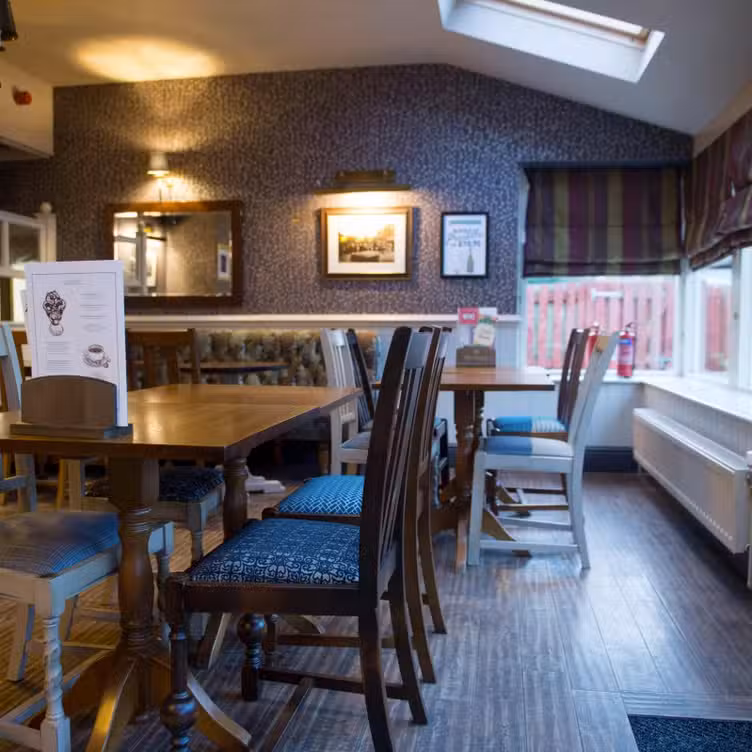 Interior - Grapes, Oldham, ENG