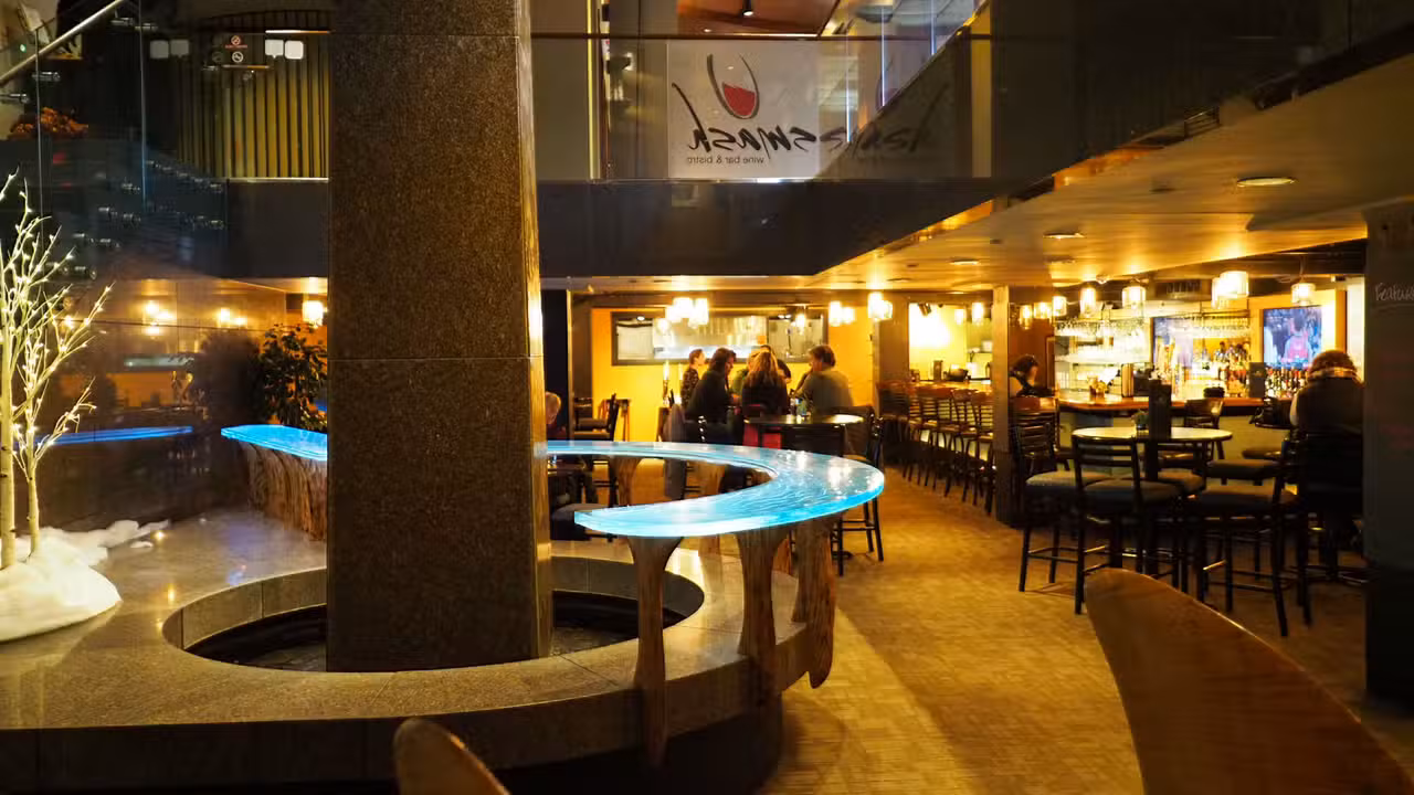 Binnenkant - Smash Wine Bar & Bistro, Muskegon, MI