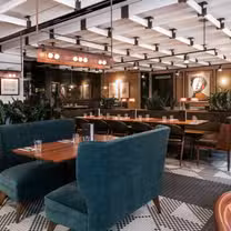 A photo of Earls Kitchen + Bar - Financial District, King & University restaurant