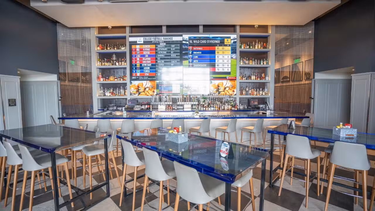 Binnenkant - Century Bar and Grill, Inglewood, CA