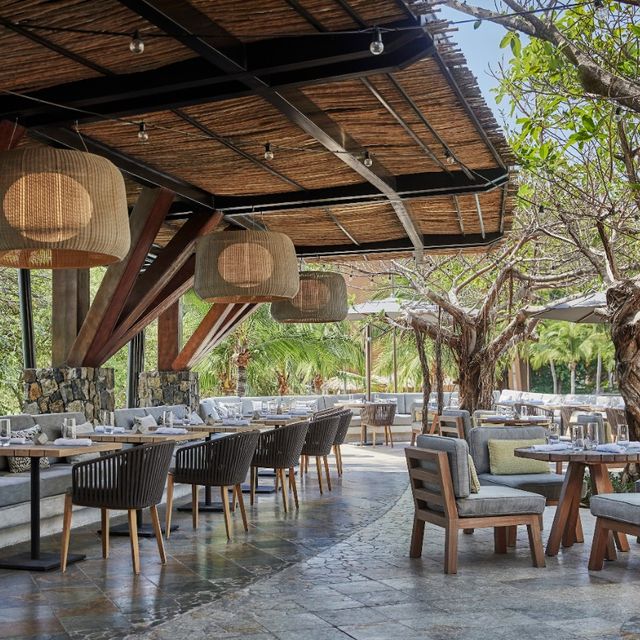 Bahia restaurant at Four Seasons Peninsula Papagayo offering international buffet and all-day dining for families and groups in Costa Rica