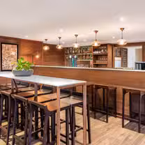 Una foto del restaurante Yard Bar & Eatery
