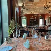 Una foto del restaurante Roghani's Restaurant at Chateau des Fleurs