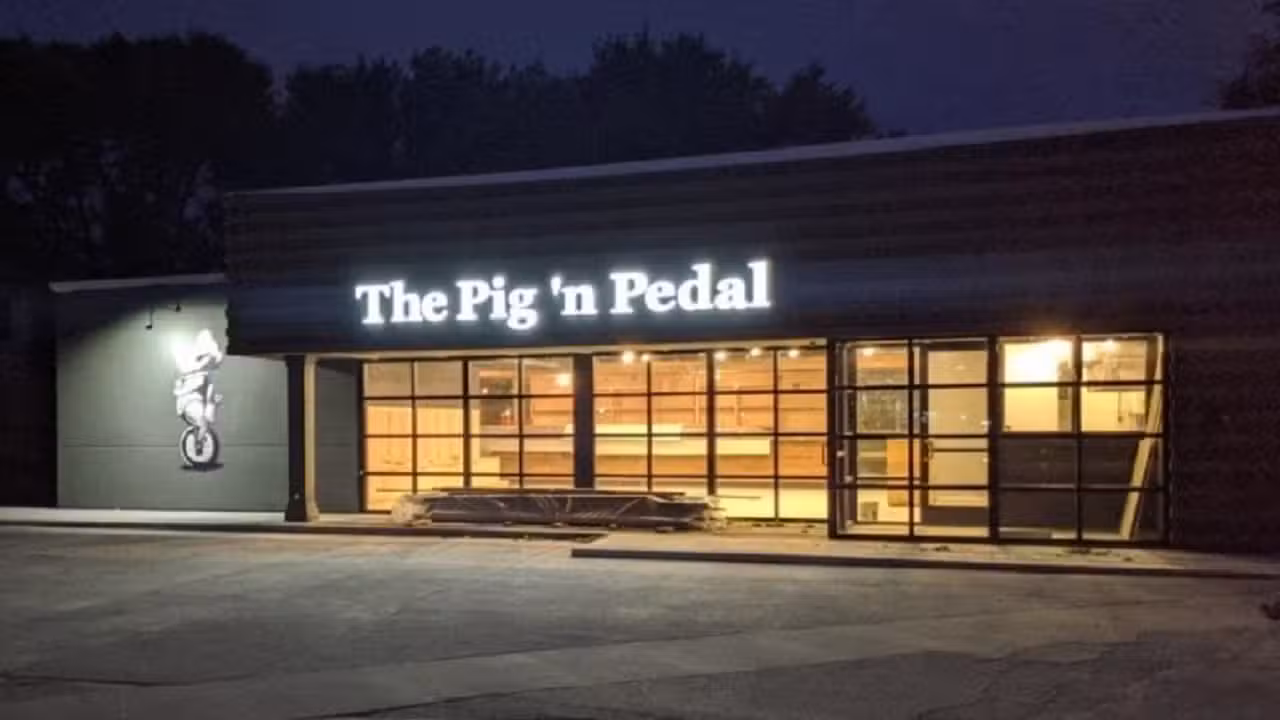 \ - Pig 'n Pedal IA Ankeny