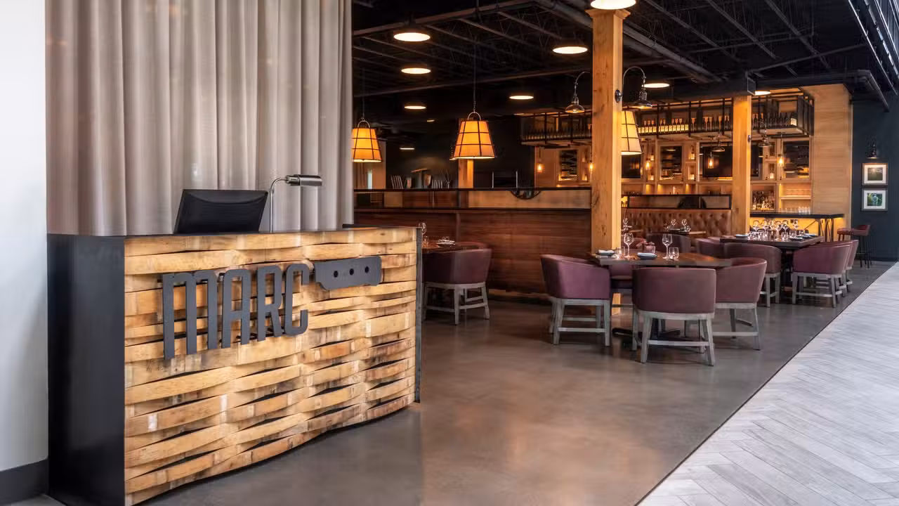 內部 - Marc Bar & Restaurant，GABraselton