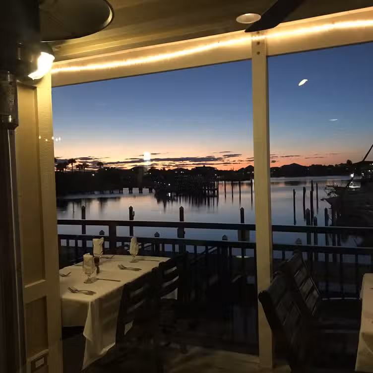 Binnenkant - Louisiana Lagniappe - Destin, Destin, FL