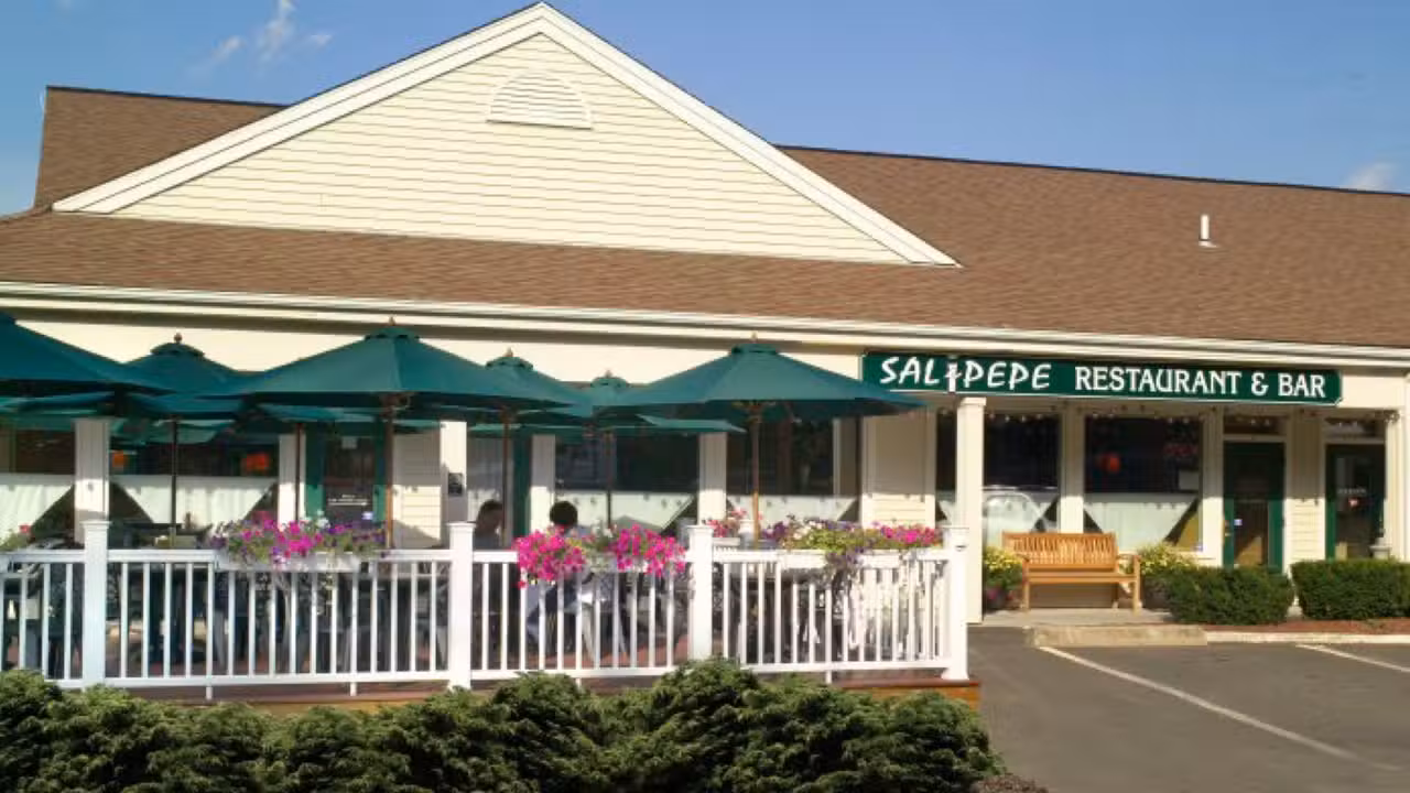 Binnenkant - Sal e Pepe Contemporary Italian Bistro, Newtown, CT