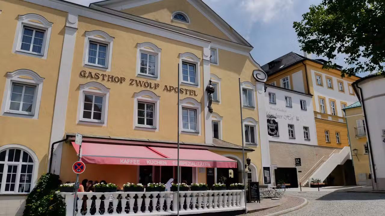 Hotel-Gasthof Zwölf Apostel, Altötting, BY