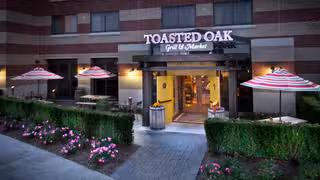 Una foto del restaurante Toasted Oak Grill & Market