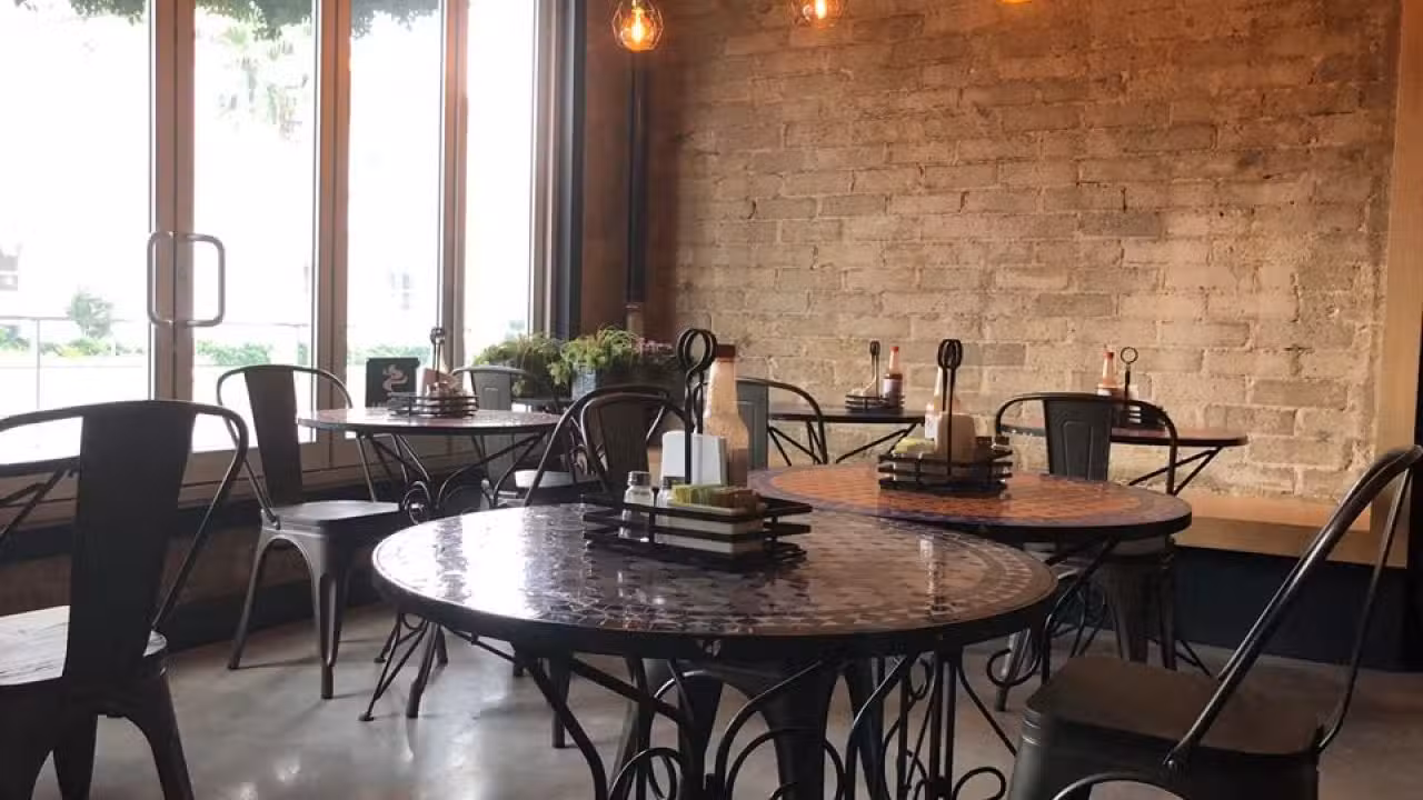 Binnenkant - Lazy Daisy Cafe, Beverly Hills, CA