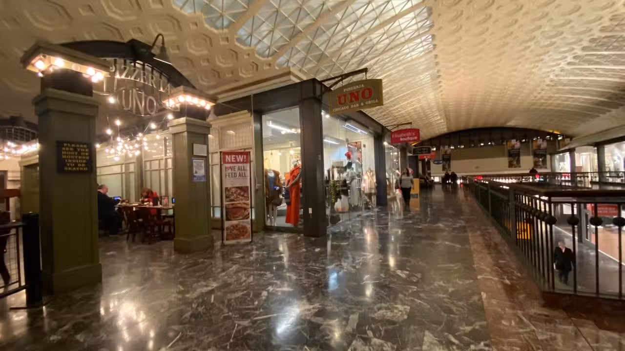 Interior - Uno Pizzeria & Grill - Washington, Washington, DC
