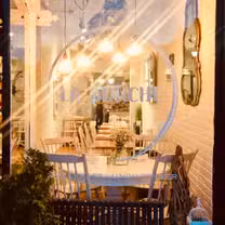 A photo of La Bouche Cafe restaurant