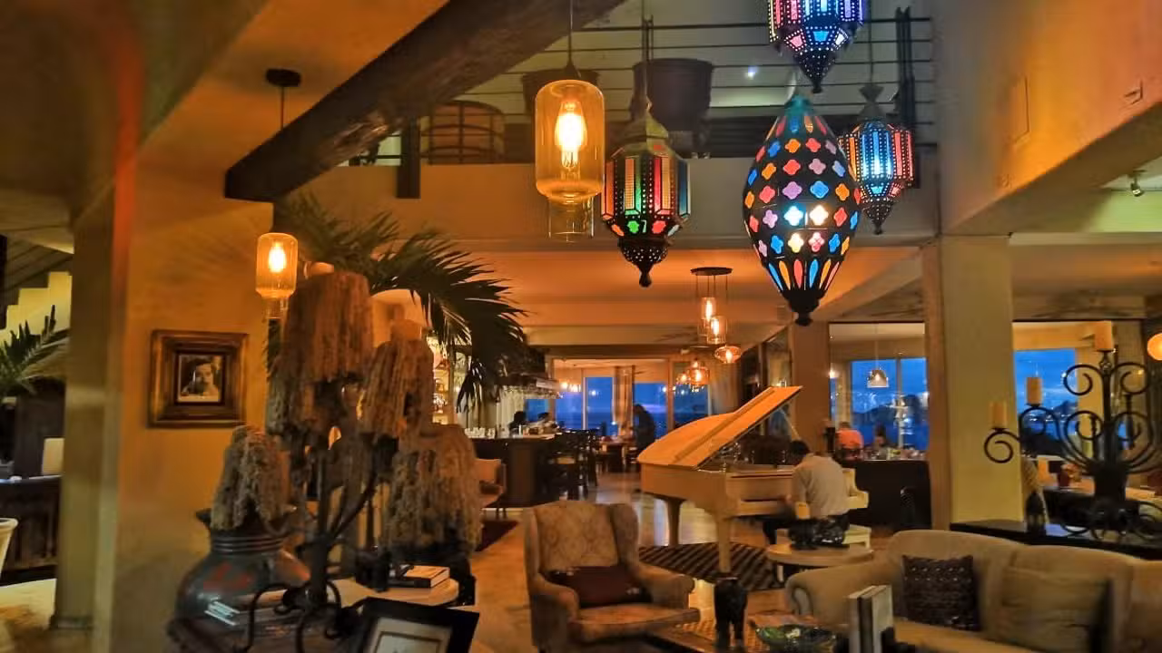 Interior - Puerta Vieja Restaurant, Cabo San Lucas, BCS