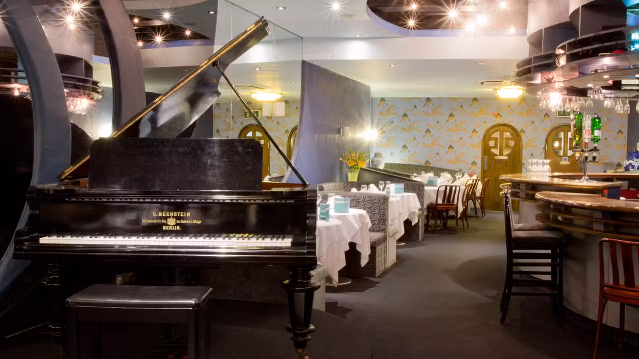 Interior - Charlie Chan, Cambridge, Cambridgeshire