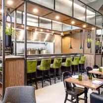 Una foto del restaurante Avenue