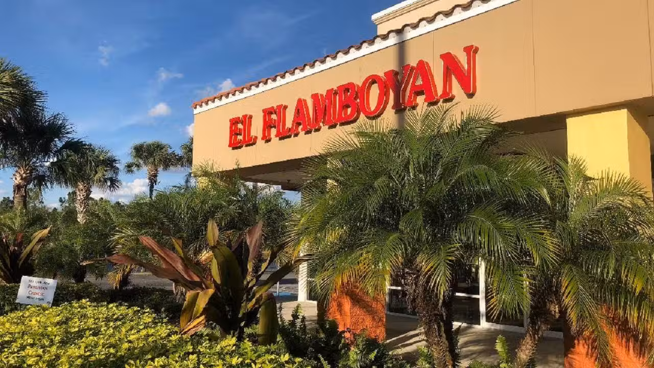 Interior - El Flamboyan, Orlando, DE