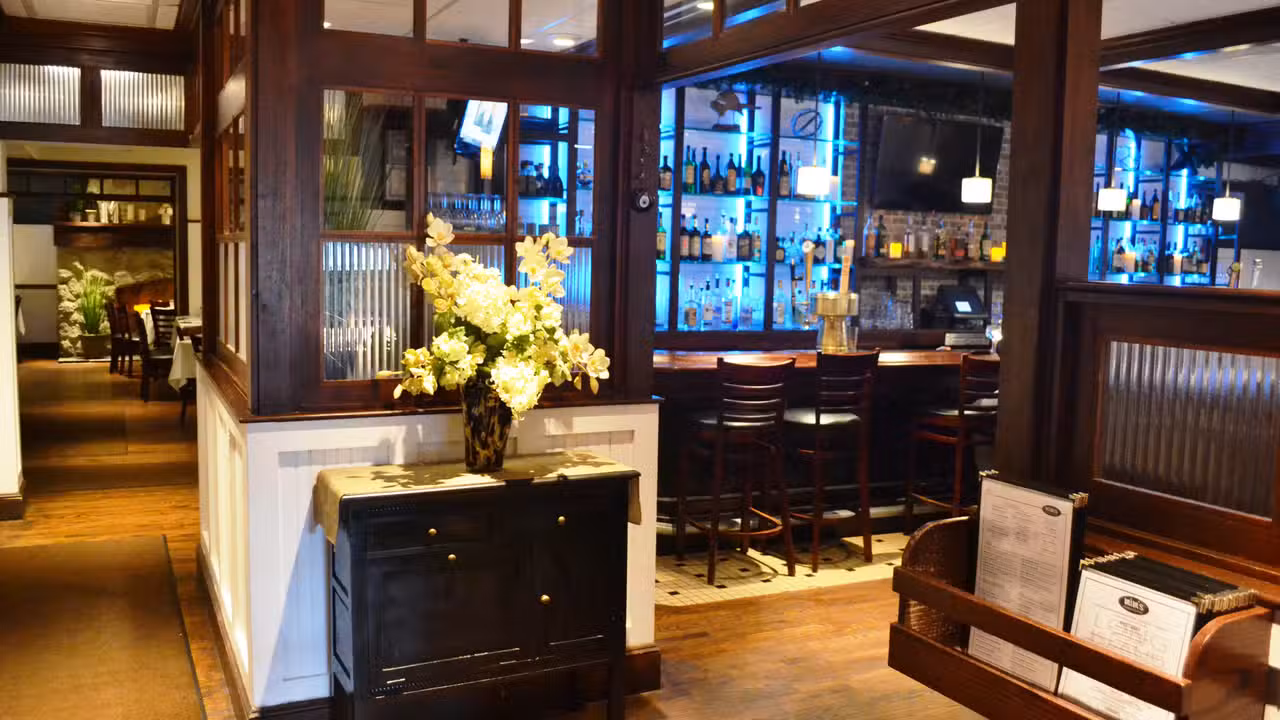 Interior - Mim’s Restaurant - Roslyn, Roslyn Heights, NY