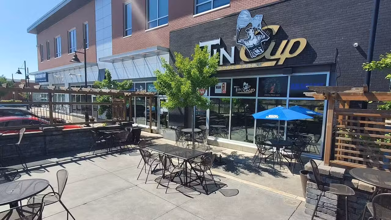 Tin Cup Sports Grill - Oakville, Oakville, ON