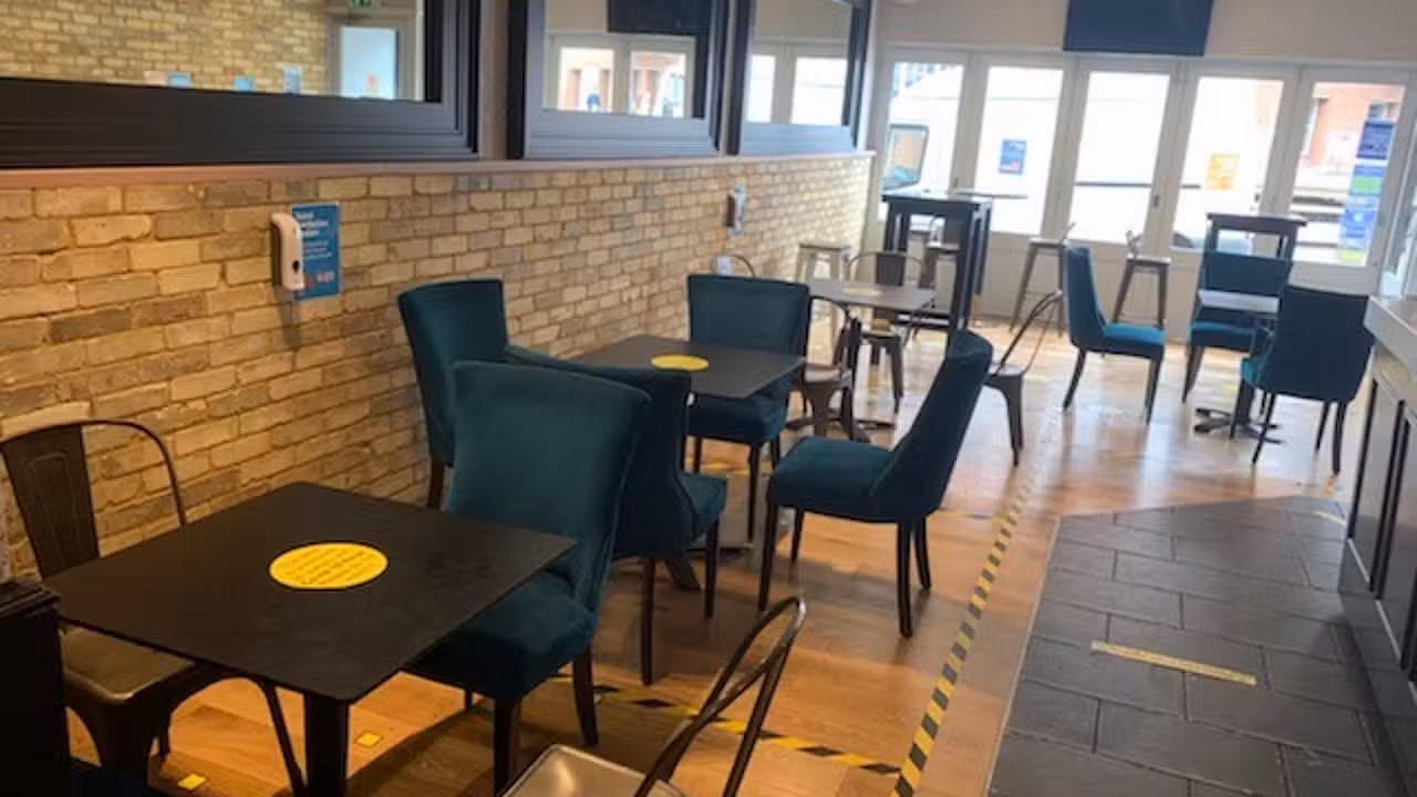Interior - Holland's Wine Bar, Brentwood, Essex